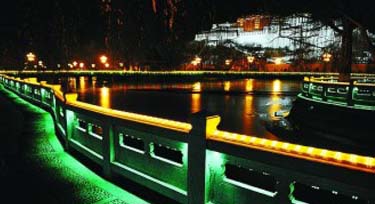 光臣LED洗墻燈廠家 帶您領略藏族圣城魅力夜色!