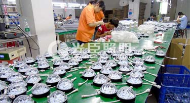 送走一批護(hù)欄管又來一批點(diǎn)光源 光臣周末大作戰(zhàn)!