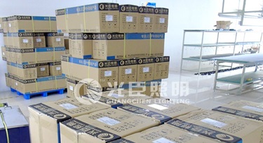 終于趕完貨了，下雪也擋不住我們光臣照明的返鄉(xiāng)計(jì)劃!