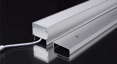 定制款65*60全彩線條燈力壓群雄 成為重量級產(chǎn)品