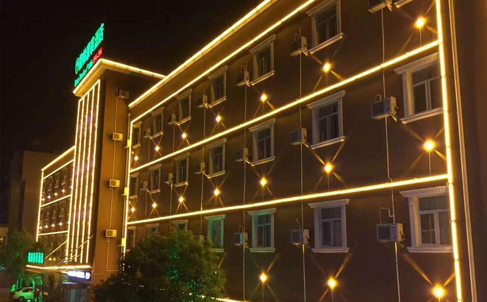 【上?！扛窳趾捞┚€條燈亮化工程