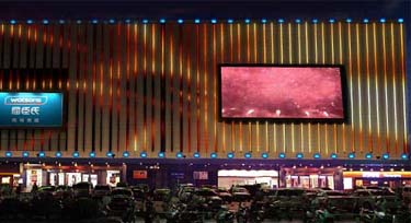 商場墻體亮化 貴州陳總毫不猶豫的選擇光臣